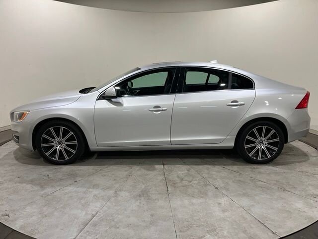 
 2018 Volvo S60 T5 Platinum full									