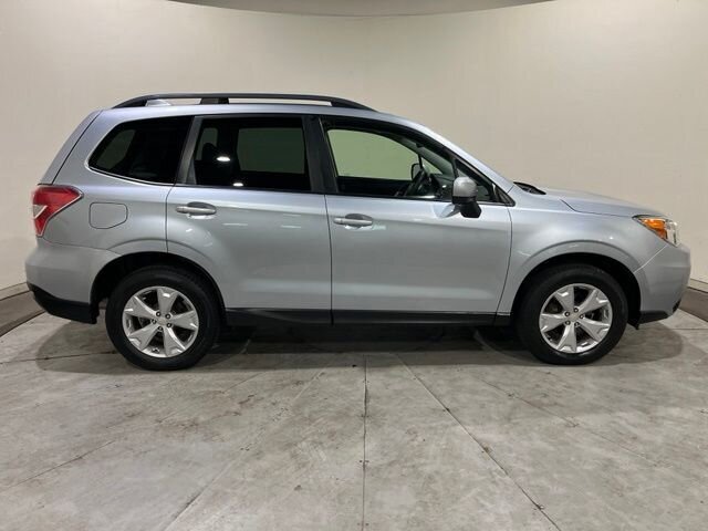 
 2016 Subaru Forester 2.5i Premium full									