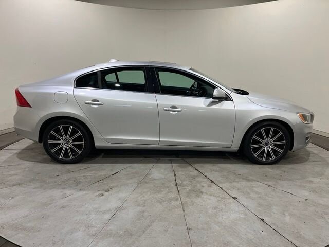 
 2018 Volvo S60 T5 Platinum full									