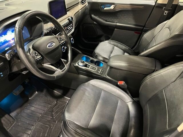 
 2020 Ford Escape Titanium full									