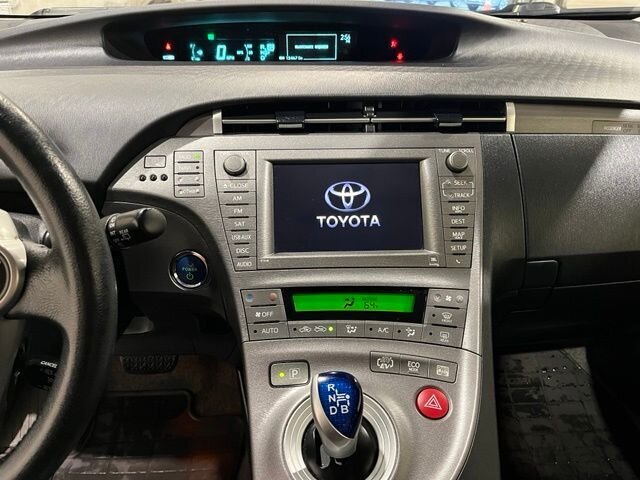 
 2015 Toyota Prius Plug-in Hybrid Advanced full									