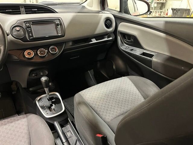 
 2015 Toyota Yaris L full									