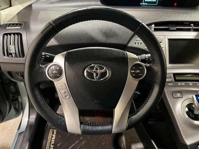 
 2015 Toyota Prius Plug-in Hybrid Advanced full									