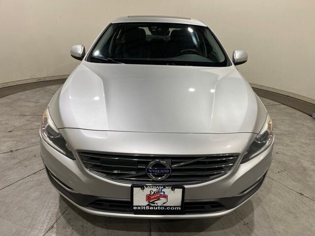 
 2018 Volvo S60 T5 Platinum full									