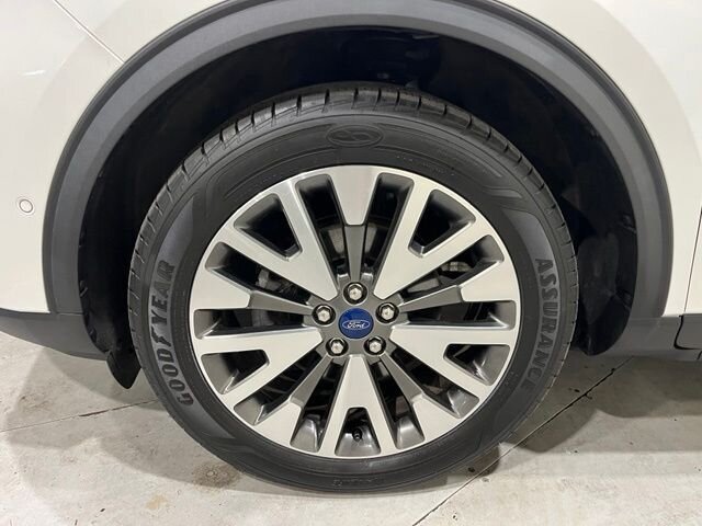 
 2020 Ford Escape Titanium full									