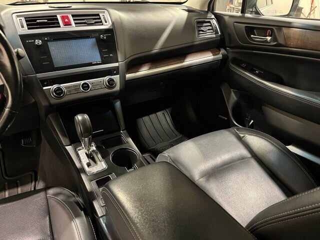 
 2016 Subaru Outback 2.5i Limited full									