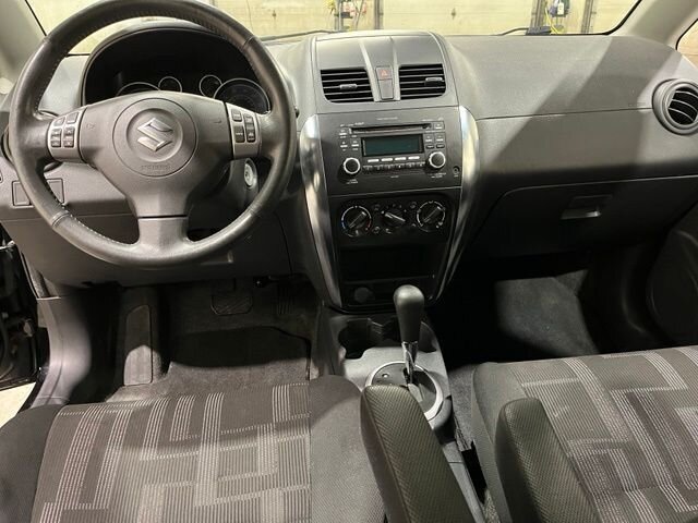 
 2012 Suzuki SX4 Crossover Premium full									