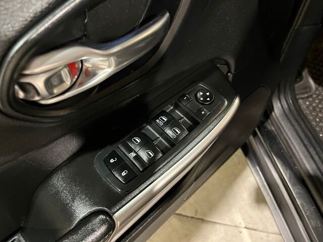 
 2019 Jeep Cherokee Latitude Plus full									