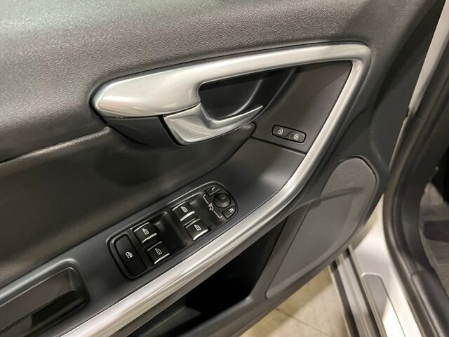 
 2018 Volvo S60 T5 Platinum full									