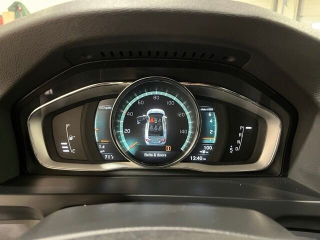 
 2018 Volvo S60 T5 Platinum full									