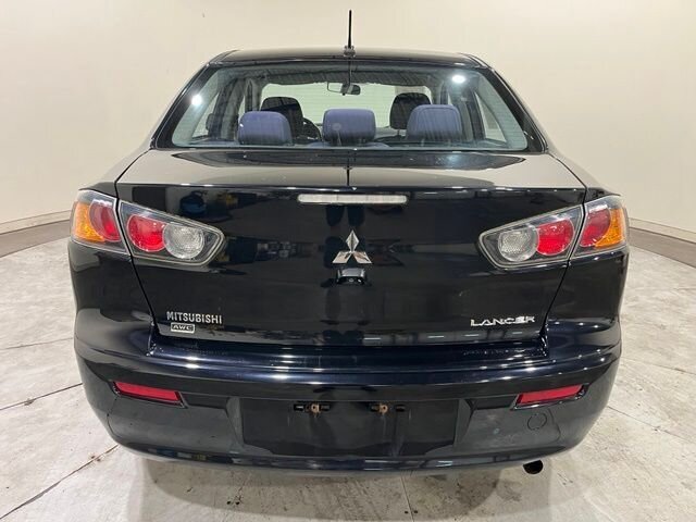 
 2014 Mitsubishi Lancer SE full									