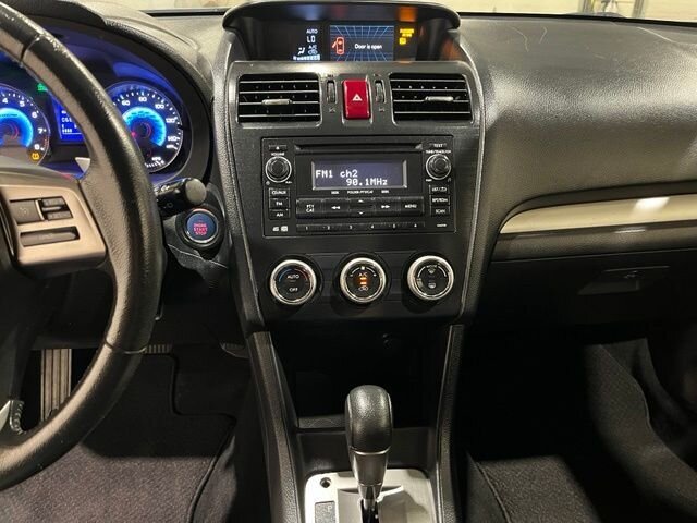 
 2014 Subaru XV Crosstrek 2.0i Hybrid full									