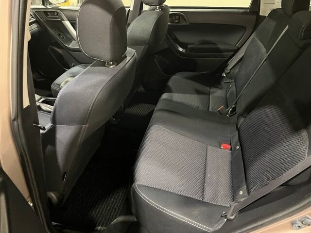 
 2015 Subaru Forester 2.5i Premium full									