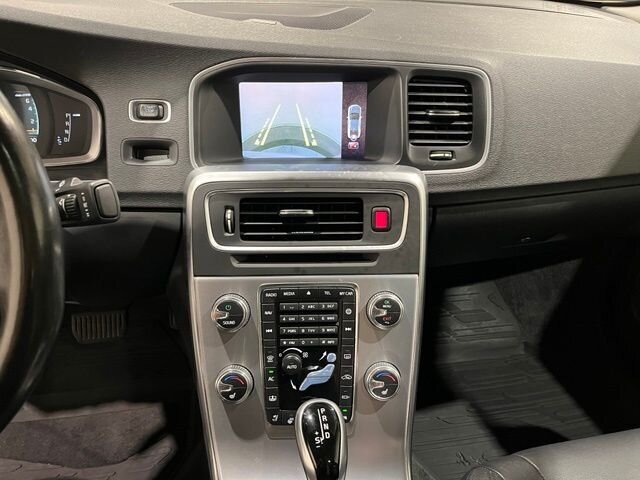 
 2018 Volvo S60 T5 Platinum full									