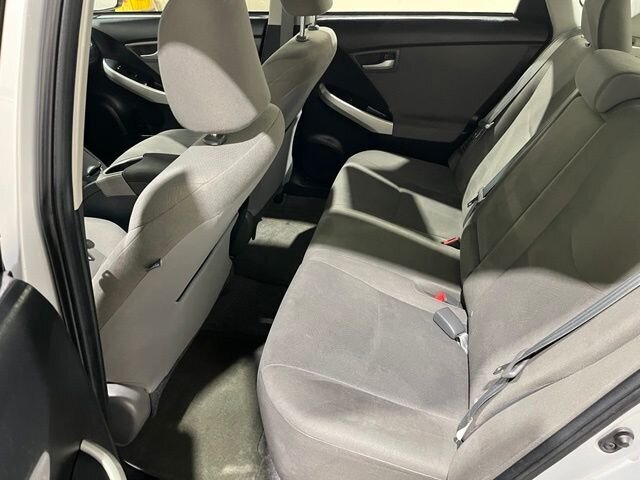 
 2014 Toyota Prius Two full									