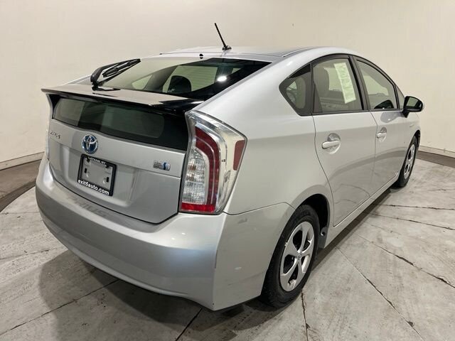 
 2014 Toyota Prius Two full									