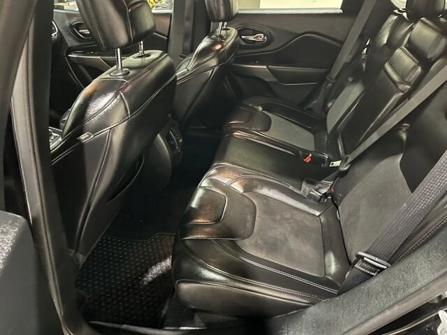 
 2019 Jeep Cherokee Latitude Plus full									