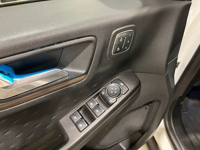 
 2020 Ford Escape Titanium full									