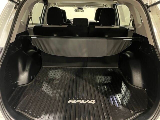 
 2017 Toyota RAV4 XLE full									