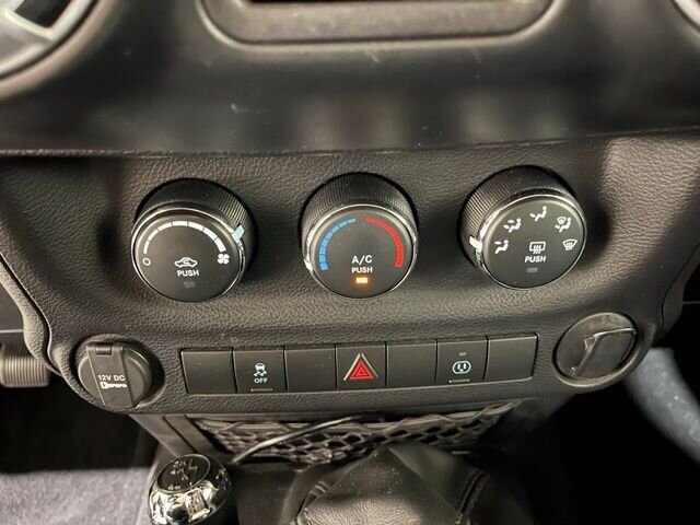 
 2014 Jeep Wrangler Rubicon full									