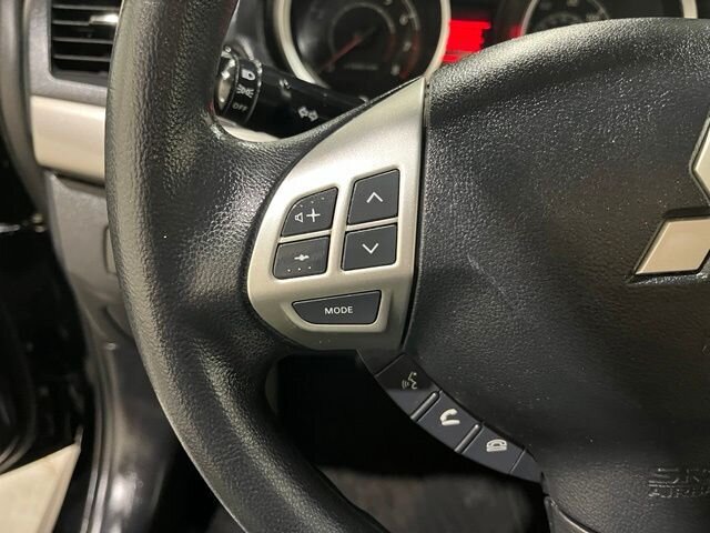 
 2014 Mitsubishi Lancer SE full									