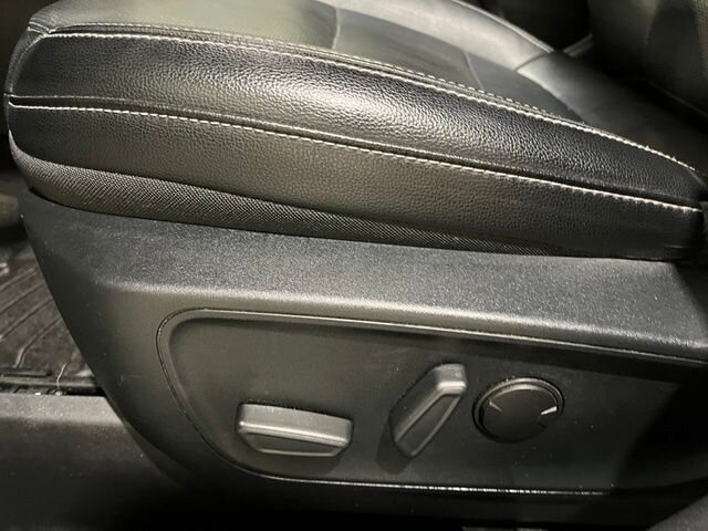 
 2020 Ford Escape Titanium full									
