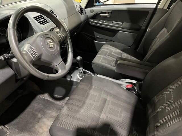 
 2012 Suzuki SX4 Crossover Premium full									