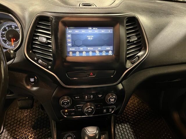 
 2019 Jeep Cherokee Latitude Plus full									