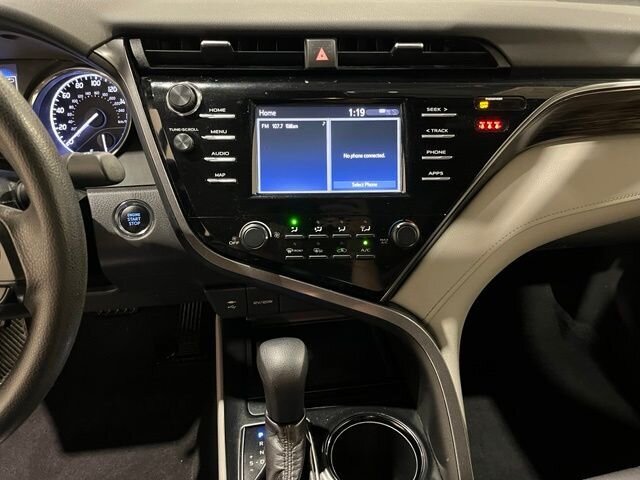 
 2019 Toyota Camry LE full									