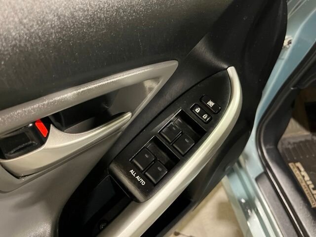 
 2015 Toyota Prius Plug-in Hybrid Advanced full									