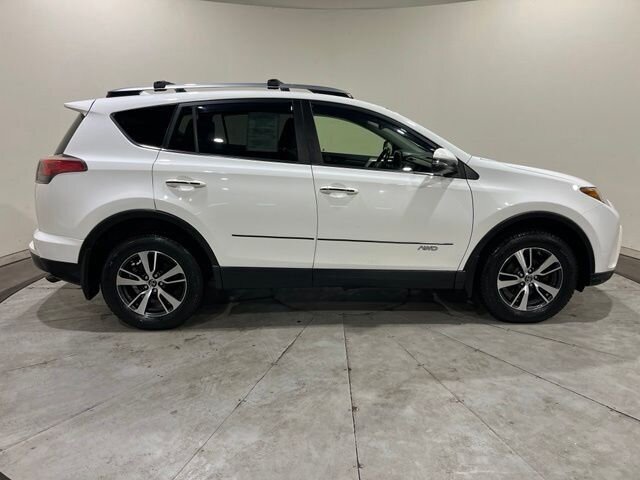 
 2017 Toyota RAV4 XLE full									