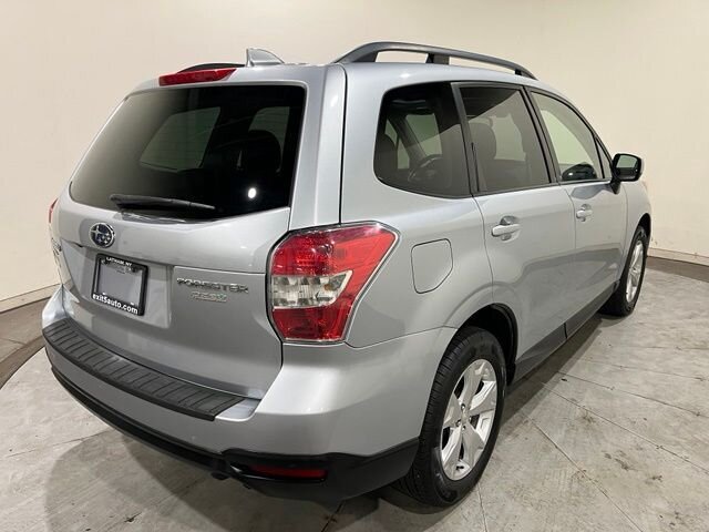 
 2016 Subaru Forester 2.5i Premium full									