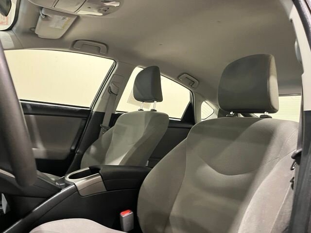
 2014 Toyota Prius Two full									