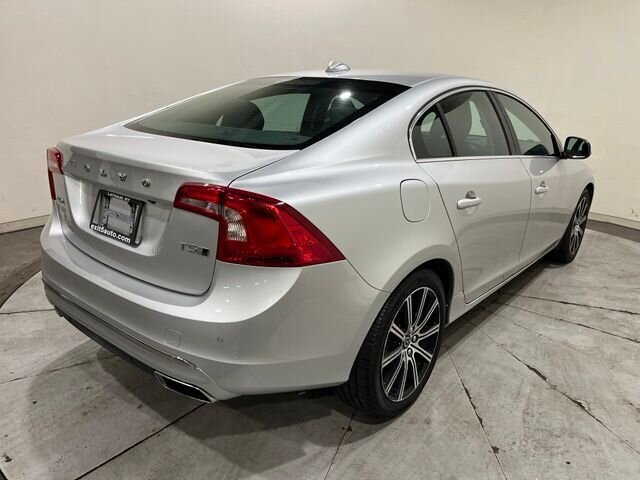 
 2018 Volvo S60 T5 Platinum full									