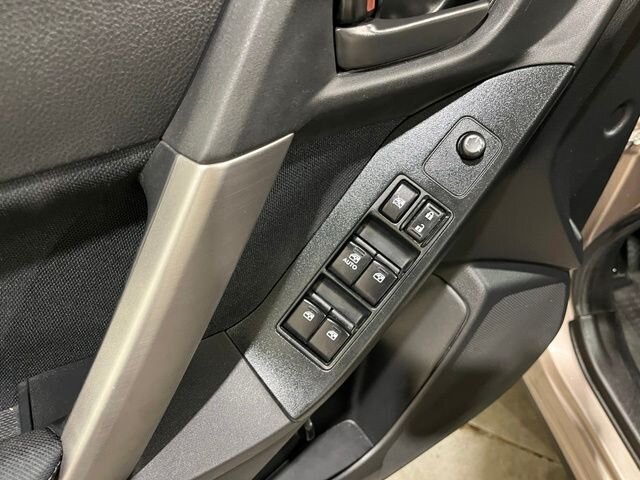 
 2015 Subaru Forester 2.5i Premium full									