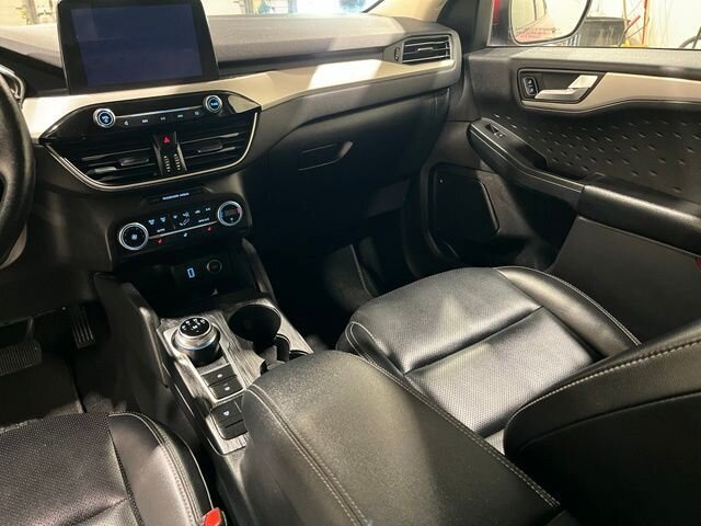 
 2020 Ford Escape SEL full									