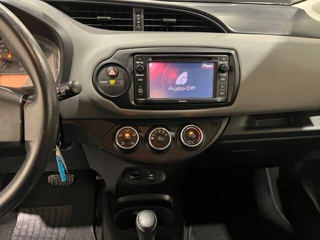 
 2015 Toyota Yaris L full									