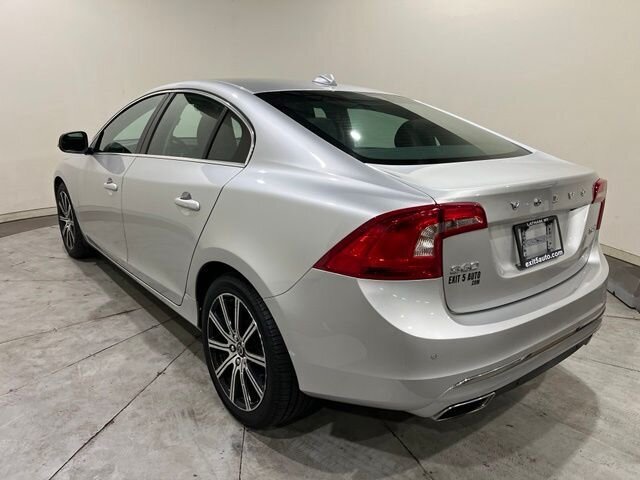 
 2018 Volvo S60 T5 Platinum full									