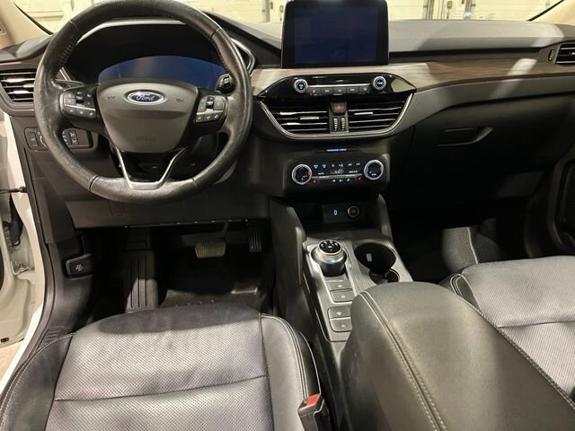 
 2020 Ford Escape Titanium full									