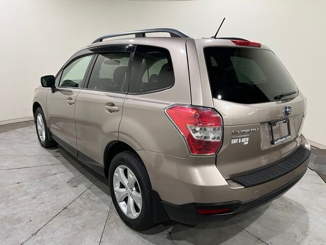 
 2015 Subaru Forester 2.5i Premium full									