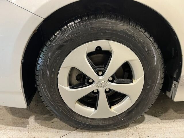 
 2014 Toyota Prius Two full									
