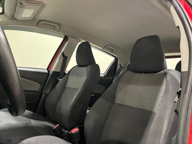 
 2015 Toyota Yaris L full									