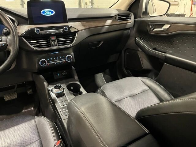 
 2020 Ford Escape Titanium full									
