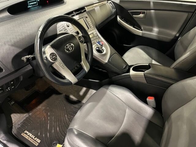 
 2015 Toyota Prius Plug-in Hybrid Advanced full									