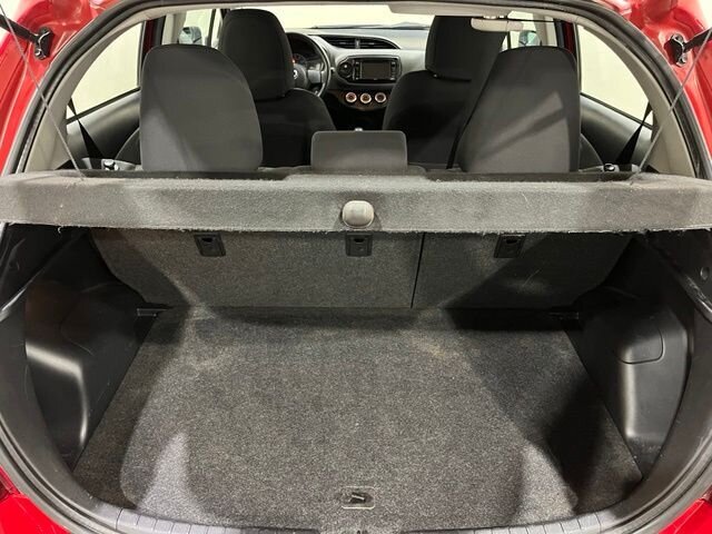 
 2015 Toyota Yaris L full									