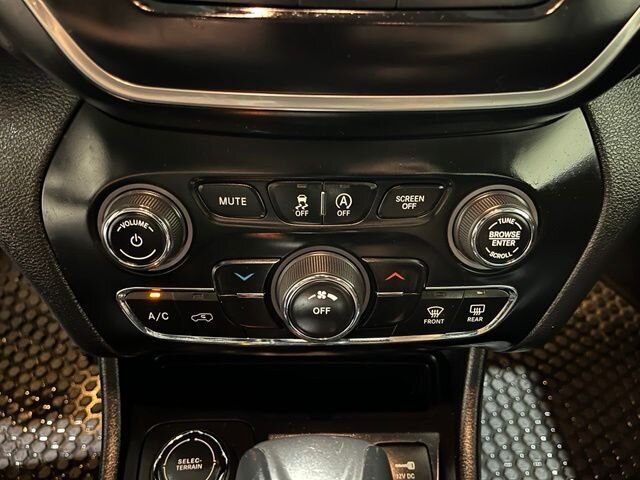 
 2019 Jeep Cherokee Latitude Plus full									