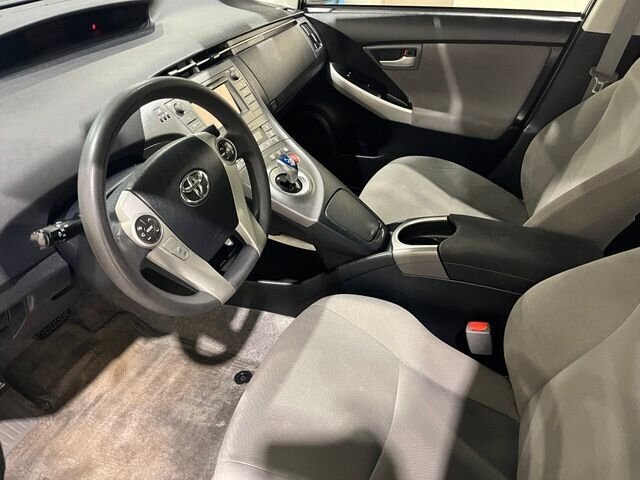 
 2014 Toyota Prius Two full									