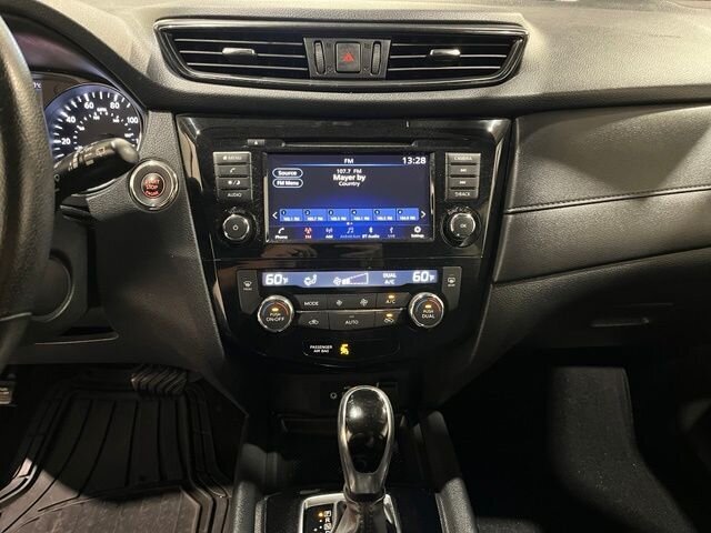 
 2019 Nissan Rogue SV full									