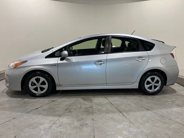 
 2014 Toyota Prius Two full									