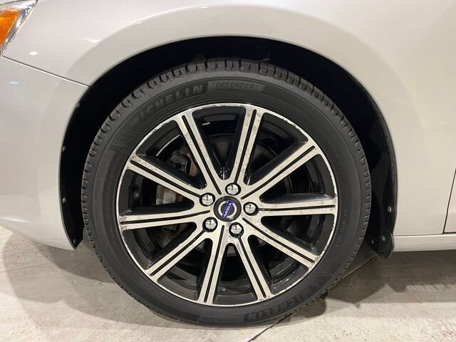 
 2018 Volvo S60 T5 Platinum full									